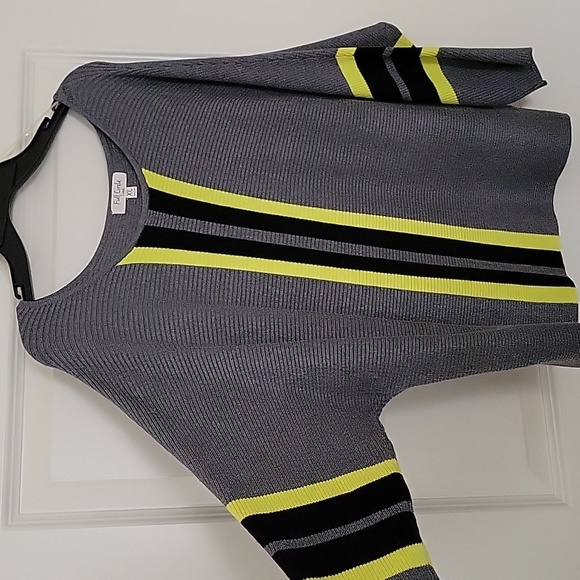 Sweater - Picture 4 of 4